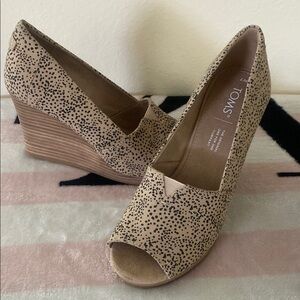 TOMS Women's Speckled Tan Wedges
